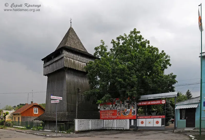дзвіниця Здвиженської церкви та ворота пожежної частини