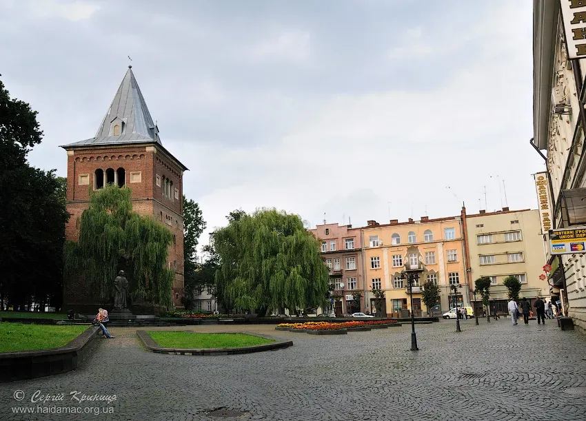 площа перед костелом св.Бартоломея