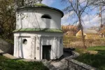 1618